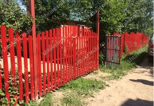 Забор евроштакетник горокой в Казахстане цвет рубин